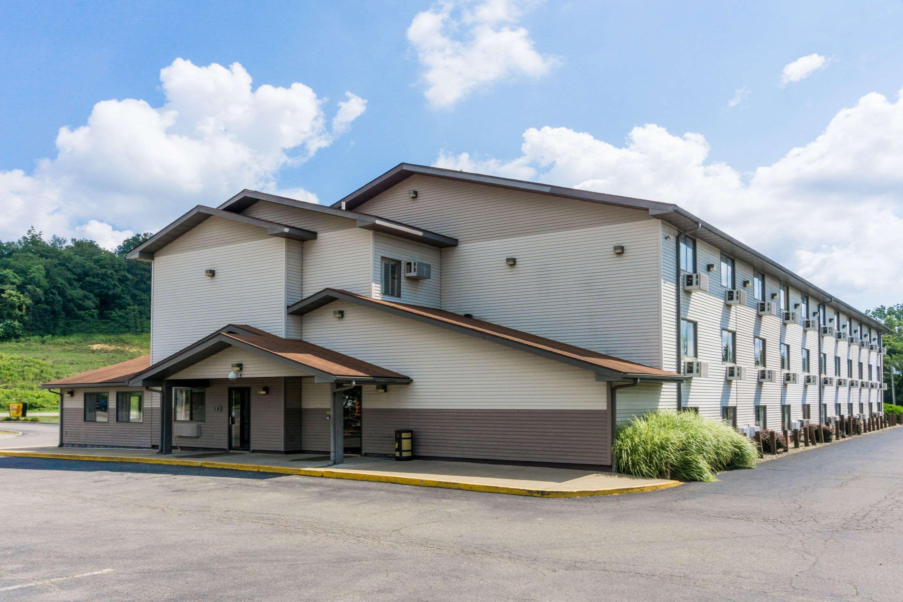 Super 8 By Wyndham Motel 2*