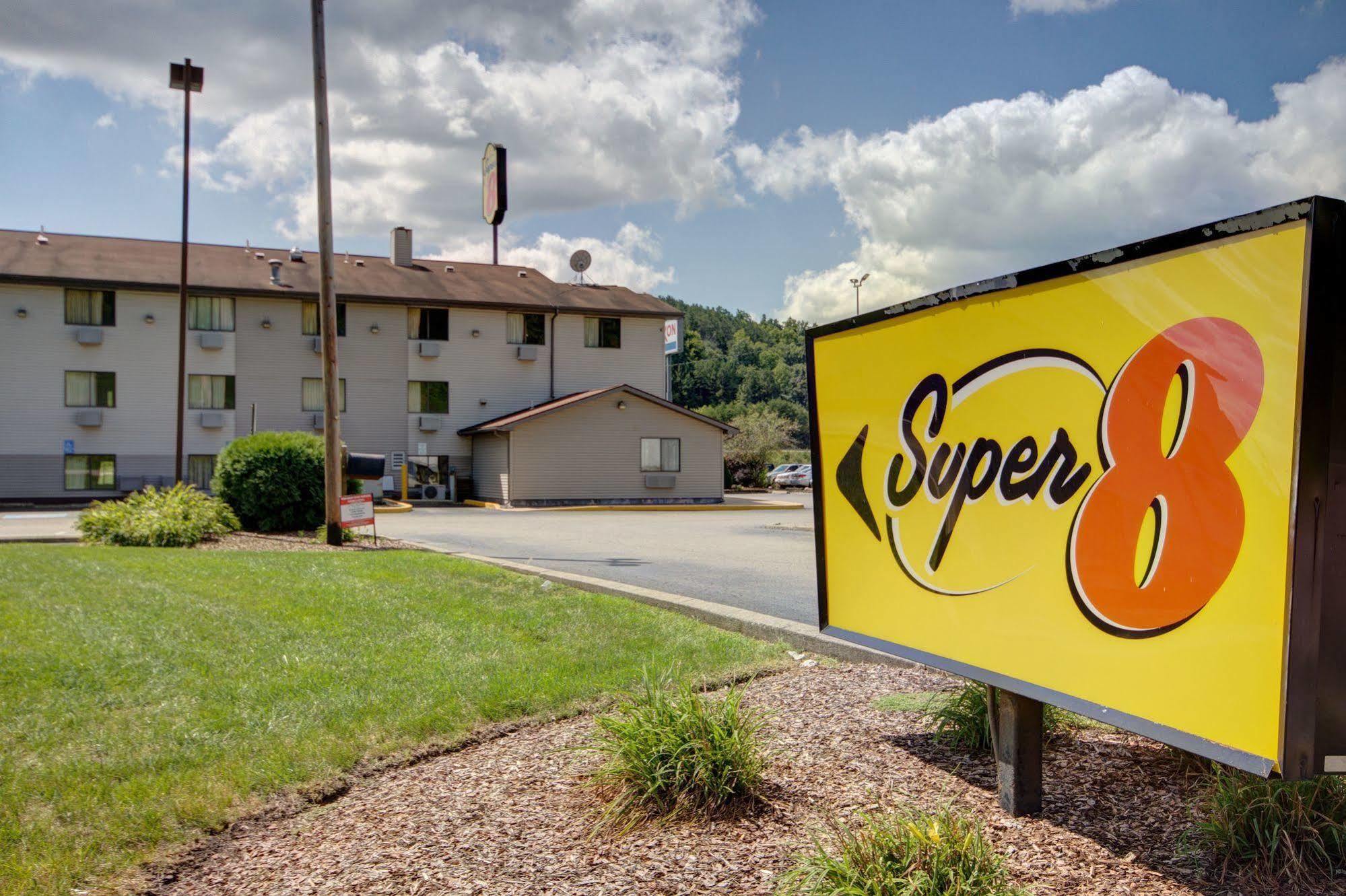 Super 8 By Wyndham Motel